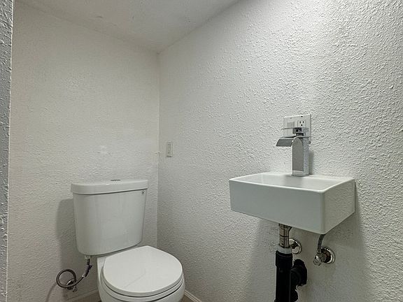 5th image of 42 Union St