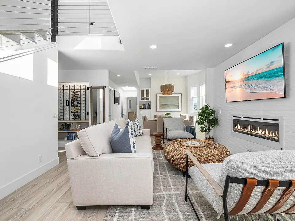 3008 1/2 W Balboa Blvd