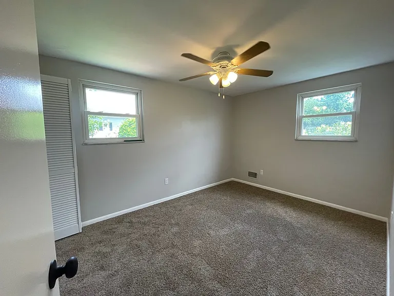 112 Woodlawn - (06107) — Photo 10