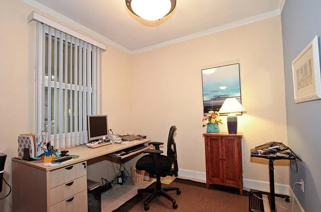 DINING ROOM/DEN