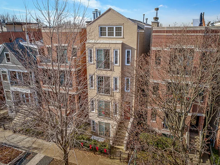 2710 N Wayne Ave — Photo 2