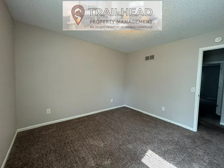 1323 Laurel St — Photo 13