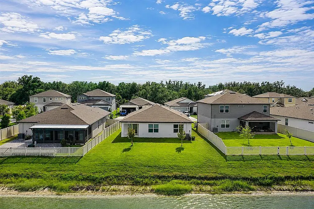 4 bed, 1844 sqft, $2,459 — Photo 4