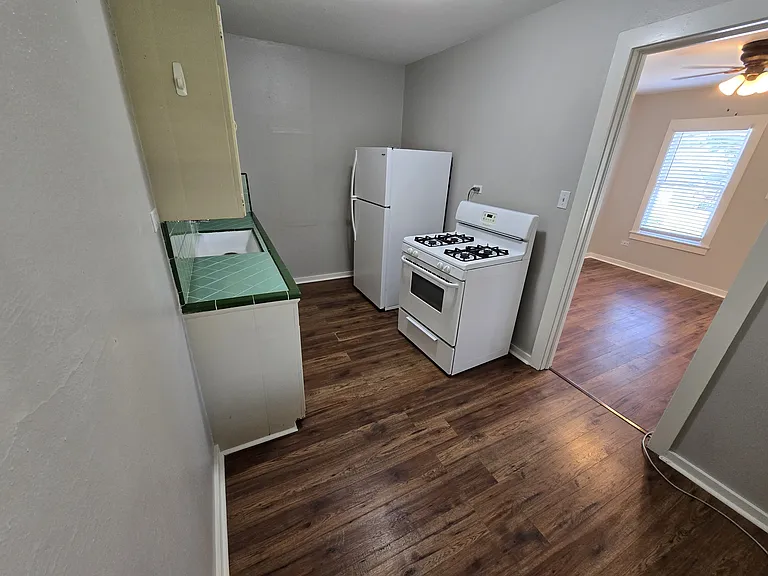 203 East Rosewood Avenue - 1 — Photo 5
