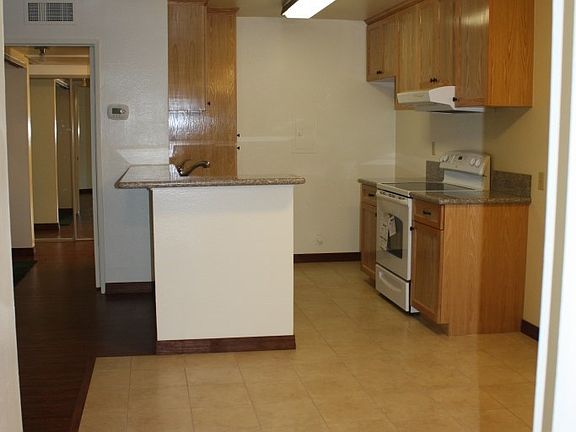 5th image of 23515 Lyons Ave Unit 128