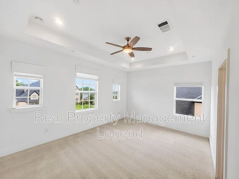 809 Jamestown Ln — Photo 16
