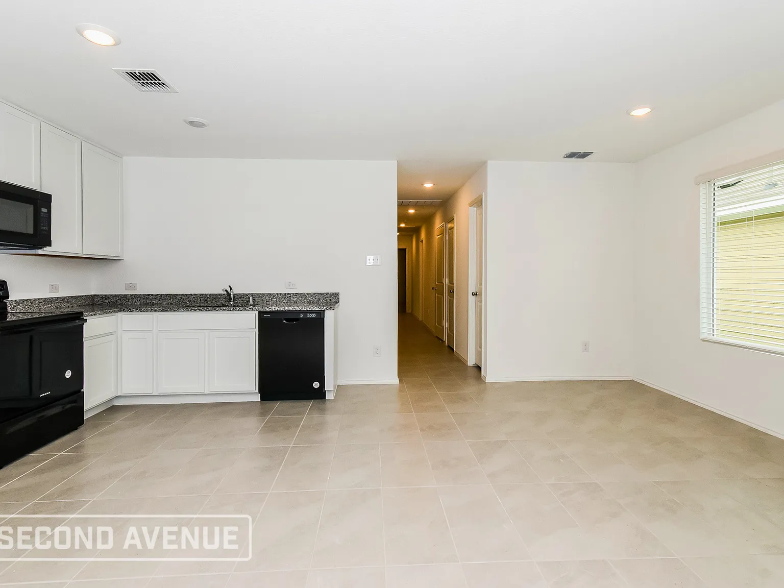 4 bed, 2.0 bath, 1300 sqft, $1,799 — Photo 4