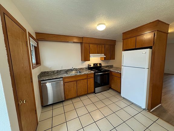 3rd image of 928 SW 11th St