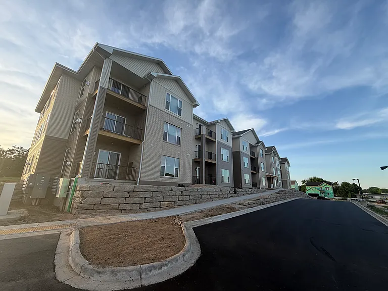 The Crest at Cardinal Heights — Photo 9