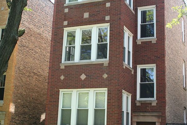 1st image of 4850 N Rockwell St #3