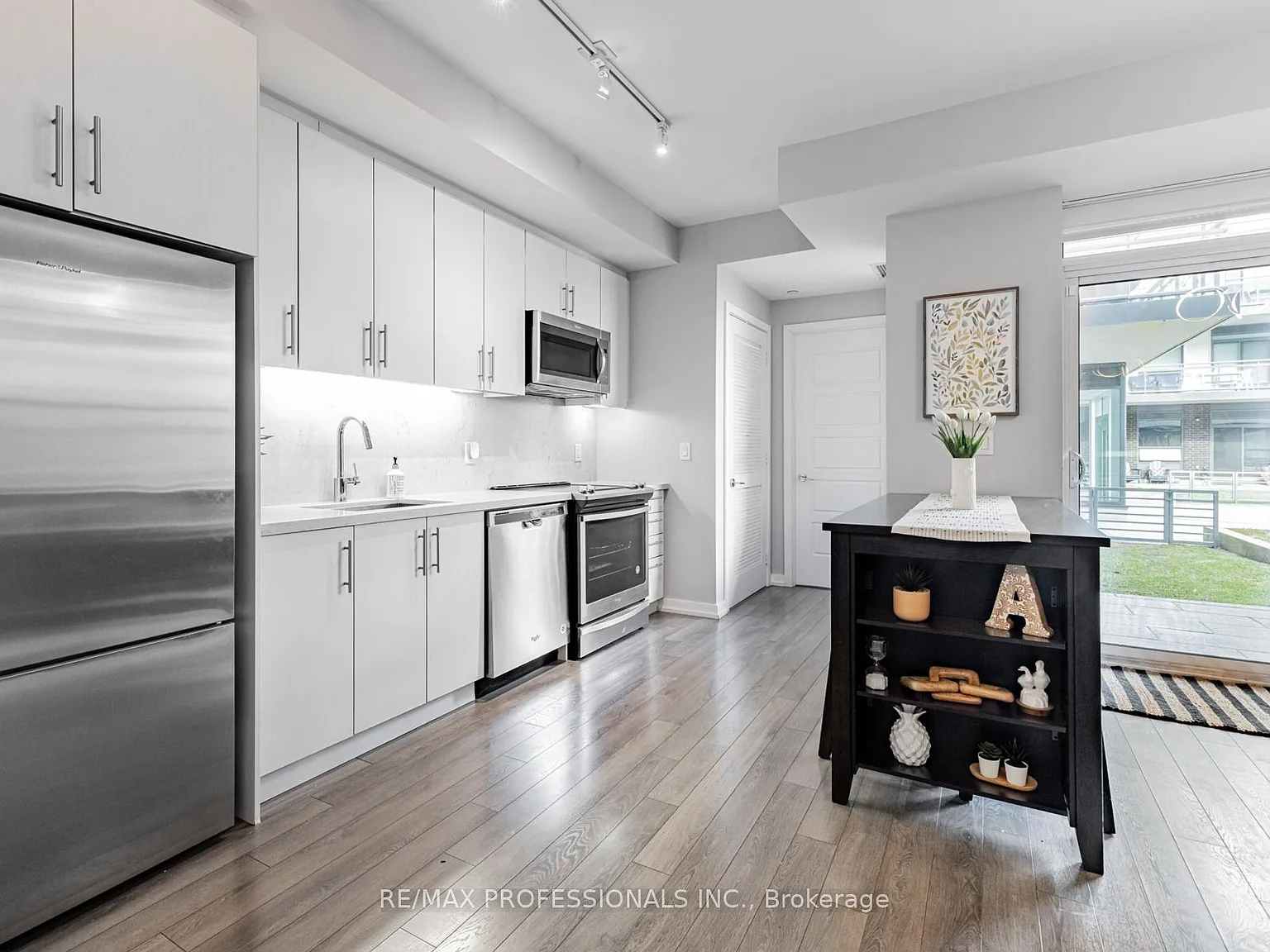 2 bed, $2,500 — Photo 3