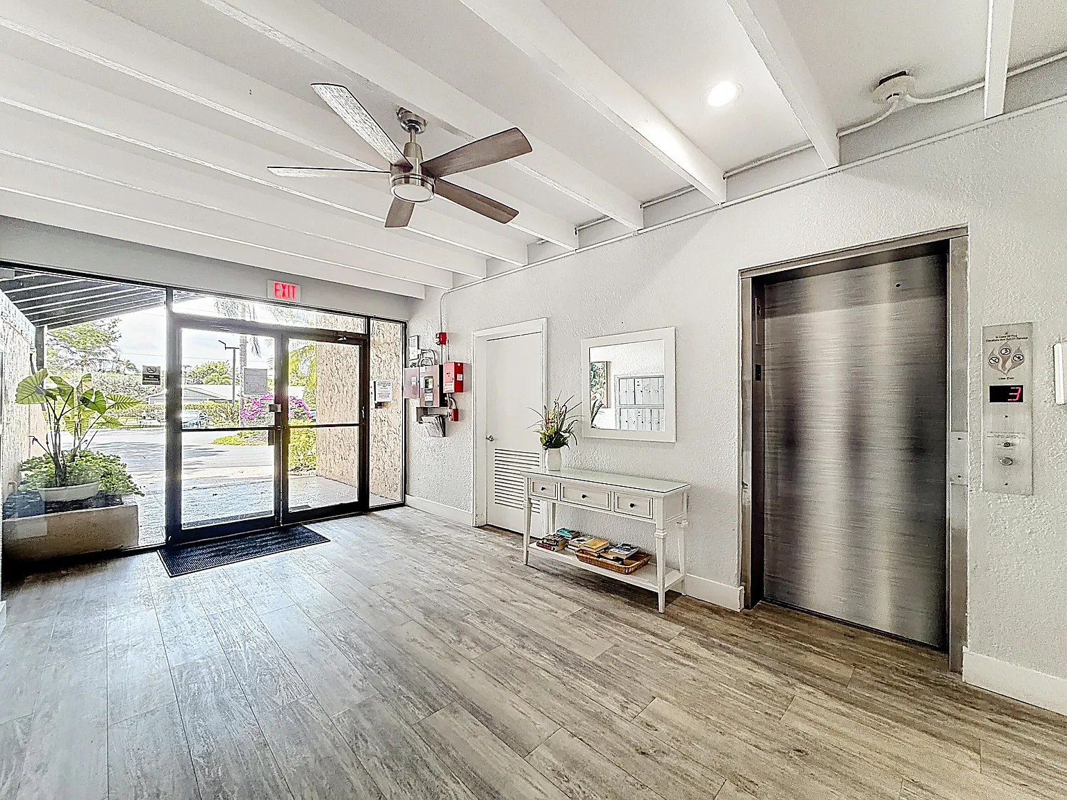 2 bed, 2.0 bath, 1175 sqft, $2,400 — Photo 3