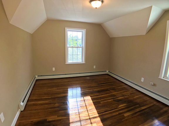 4th image of 551 Essex Ave APT 2