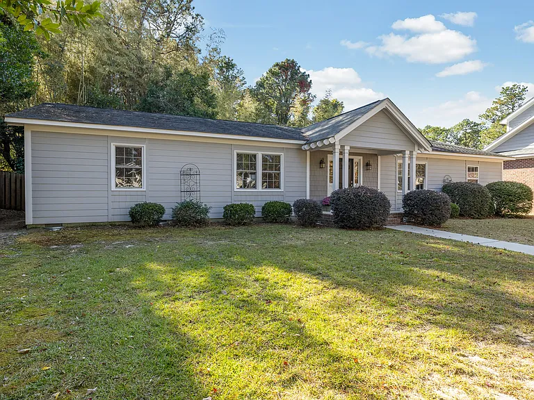 Open front yard area; common areas are maintained by HOA