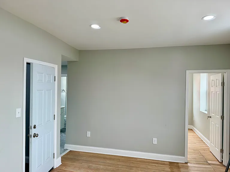 1021 Stiles St — Photo 3