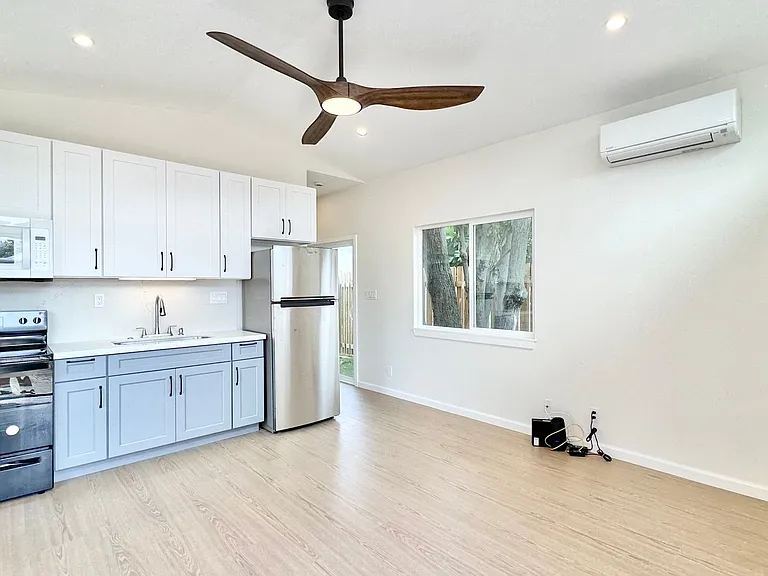 421 Olomana St #A — Photo 5