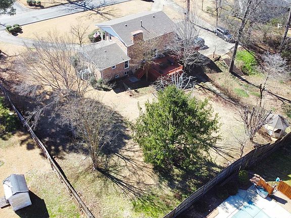 5th image of 302 Darby Ave