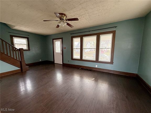 2nd image of 640 W Oregon Ave