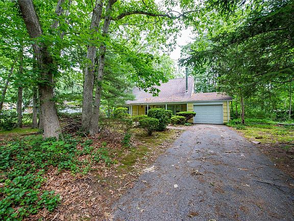 4th image of 45 Spencer Ln