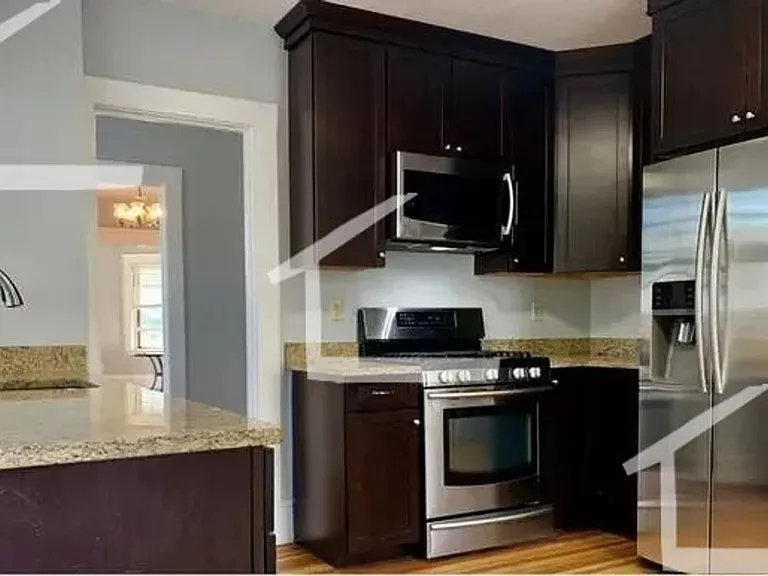 105 Colbourne Cres #2 — Photo 9