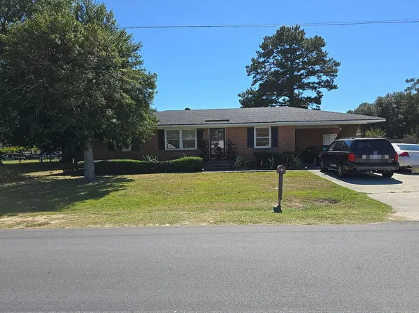 89 Lake Dr, Lumberton, NC 28358