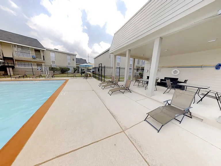 Northlake Manor Apartments — Photo 28