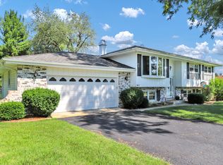 4N171 Wiant Rd, West Chicago, IL 60185