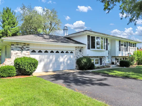 4N171 Wiant Rd, West Chicago, IL 60185