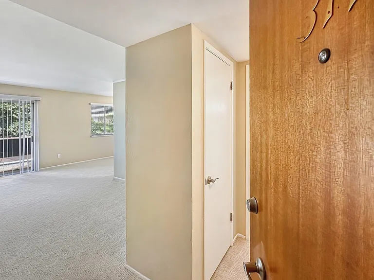 317 Poe St — Photo 15