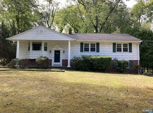 560 Bernita Dr, River Vale, NJ 07675