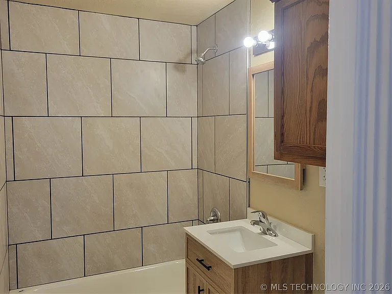 1327 E 38th St #A — Photo 14