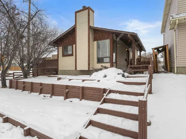 6496 W 54th St NE, Calgary, AB T3J 1Z5