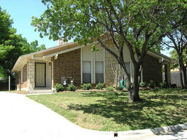 1st image of 304 Hollandale Cir