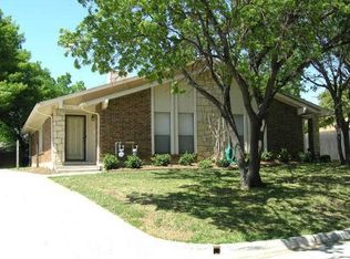 304 Hollandale Cir, Arlington, TX 76010