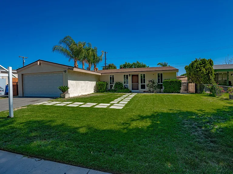 19028 Newhouse St — Photo 1