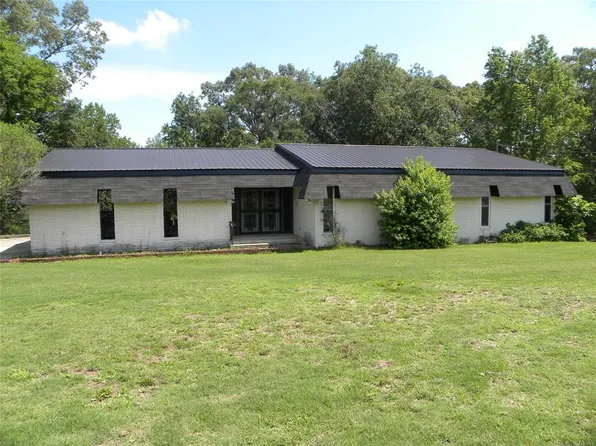 28 Goff St, Daleville, AL 36322