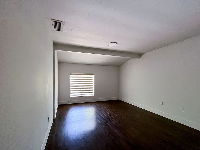 2900 Bird Ave — Photo 53