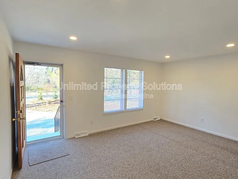 6405 Myrtle Grove Rd — Photo 11