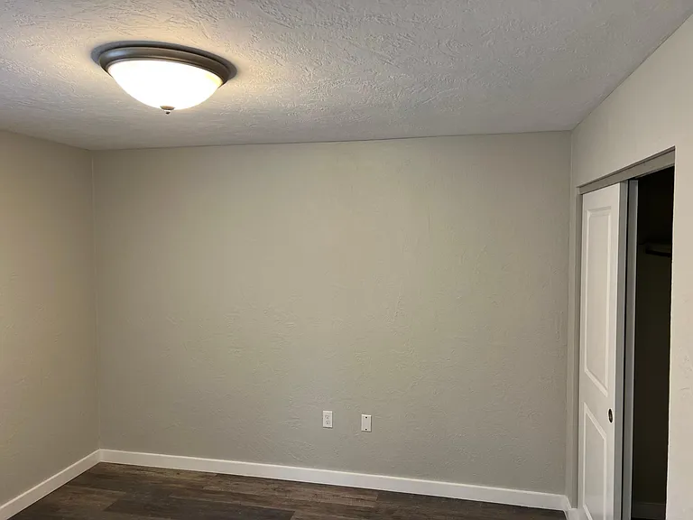 228 Parkwood Cir #4 — Photo 8