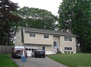 3 Alewife Rd, Waterford, CT 06385