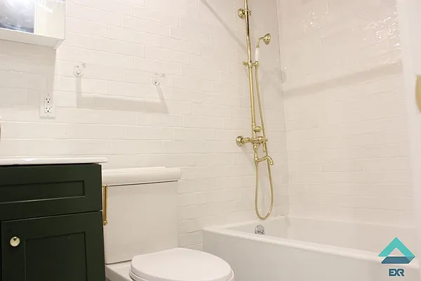 Rented by EXR | media 4