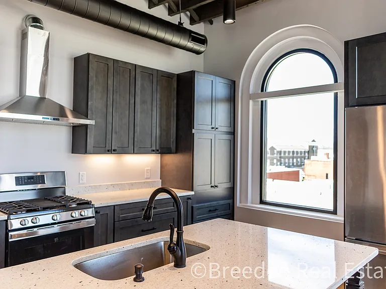100 W Union St #1APT-300 — Photo 4