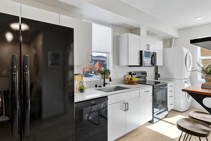 South Park Place — Photo 3