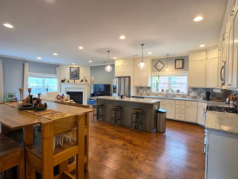 3120 Mayflower Ln — Photo 11