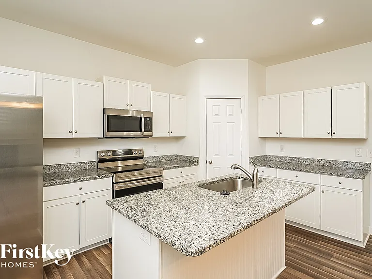 1816 Yarbrough Dr — Photo 6