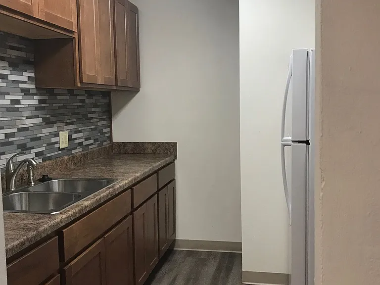 1320-1322 W Meadows Dr — Photo 21