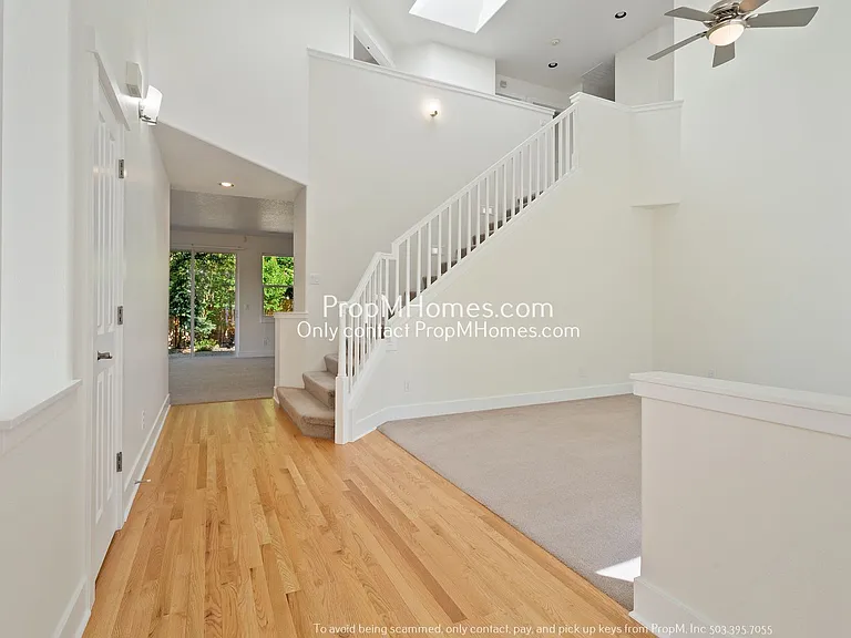 340 SW Delta Dr — Photo 2