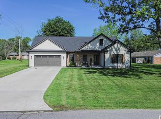 131 Woodbine Dr, Paducah, KY 42001