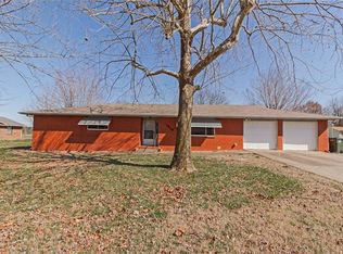 1819 Daisy Cir, Lowell, AR 72745