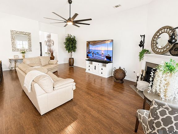 4th image of 5196 Hemingway Dr